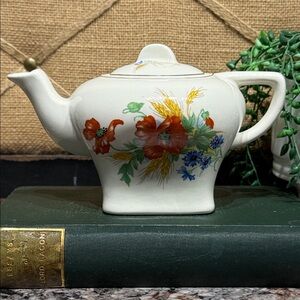 Corona Royal Cauldron Cream Teapot